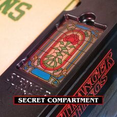 Zestaw gadżetów Stranger Things - Hawkins Memories Kit (Vecna's Course Limited Edition)- Zdjęcie 6