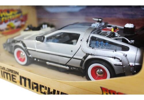Model Powrót do przyszłości III 1/24 DeLorean LK Coupe- Zdjęcie 4