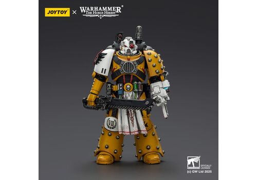 Figurka Warhammer Herezja Horusa 1/18 - Imperial Fists Legion Apothecary- Zdjęcie 2