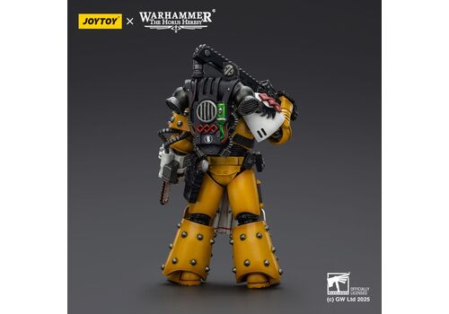 Figurka Warhammer Herezja Horusa 1/18 - Imperial Fists Legion Apothecary- Zdjęcie 3