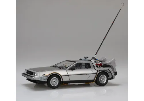 Model do sklejenia Powrót do przyszłości 1/24 - Time Machine (z figurką Marty'ego McFly)- Zdjęcie 8
